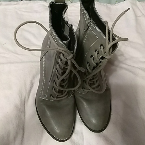 Candies Taupe Ankle Boot Size 9 Front Tie Side Zip - Picture 5 of 5